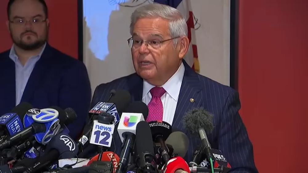Extra Time: Menendez indictment, New Yorkers return to in-person work