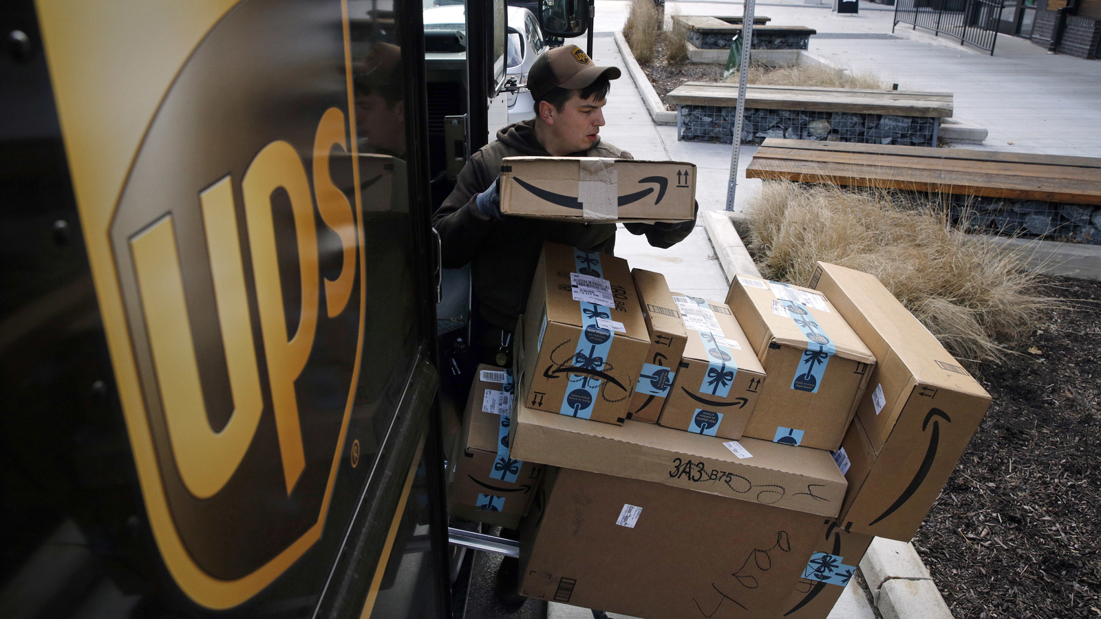 UPS plans to hire more than 100,000 holiday workers this year, on par with last year - Vimarsana News