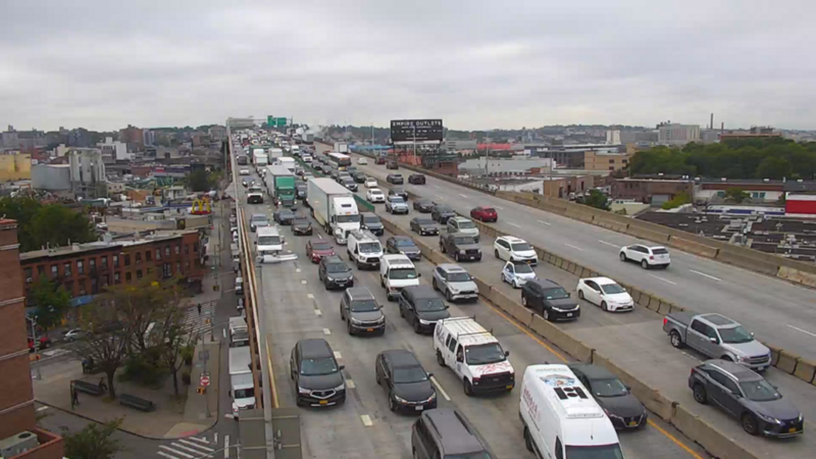 Truck gets stuck in Brooklyn Battery Tunnel causing traffic nightmare