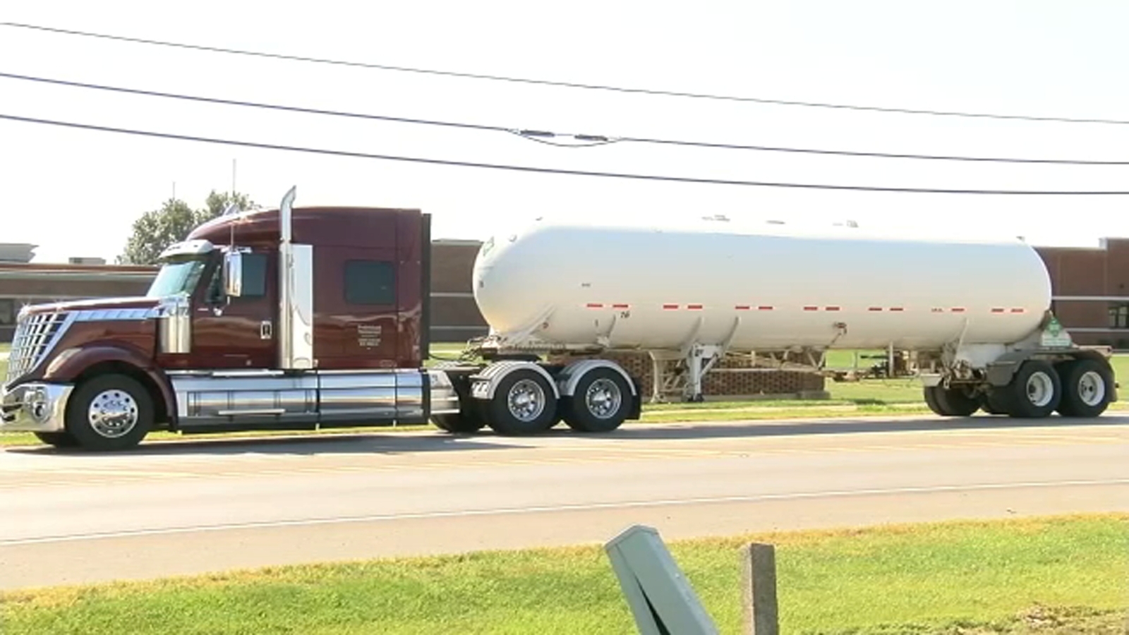Investigation continues after 5 people die in downstate semi crash that caused anhydrous ammonia leak on Route 40, near Teutopolis - Vimarsana News
