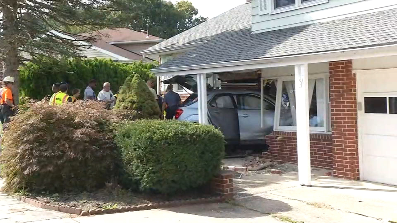 Driver seriously injured after crashing SUV into Delaware house