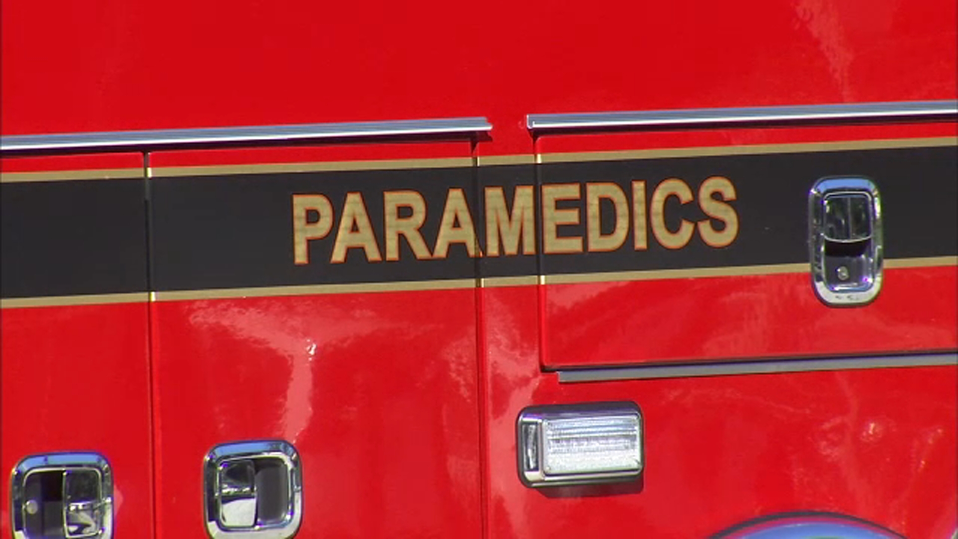 Madre recibe factura de $3,300 por traslado en ambulancia de su hija