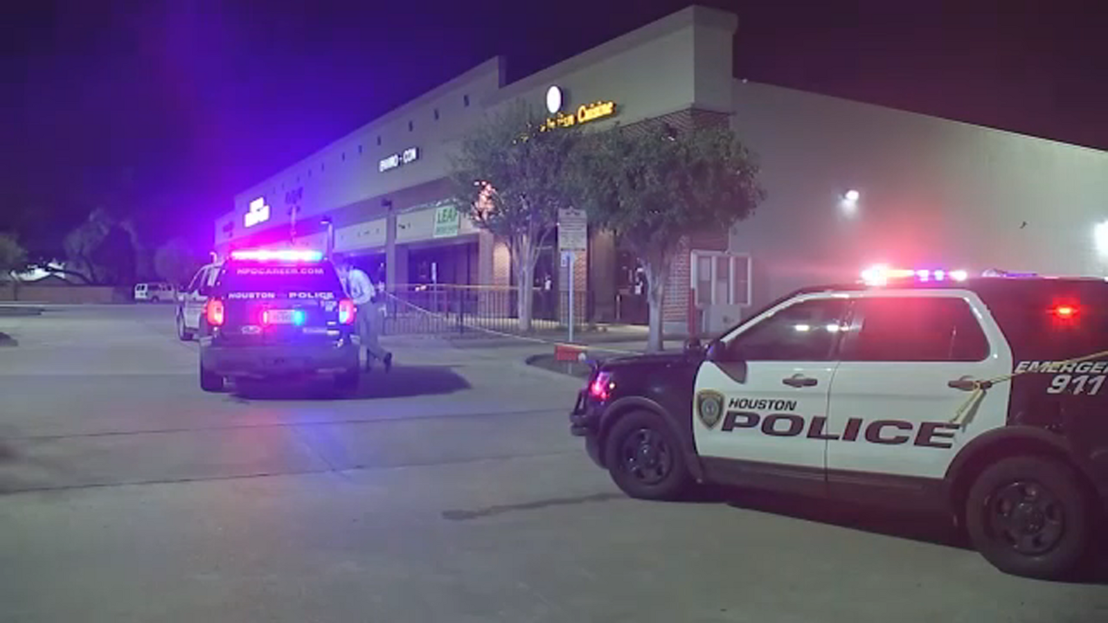 2 men killed in shootout in parking lot of shopping center in west Houston HPD says