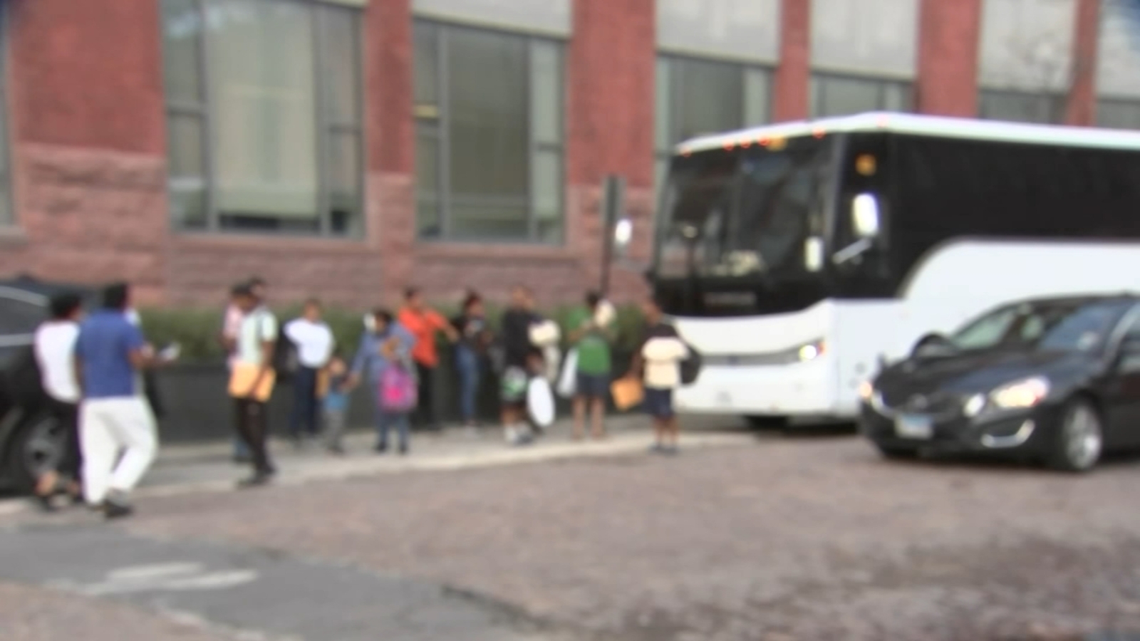 Mayor Brandon Johnson city council members hope for more federal help with Chicagos migrant crisis