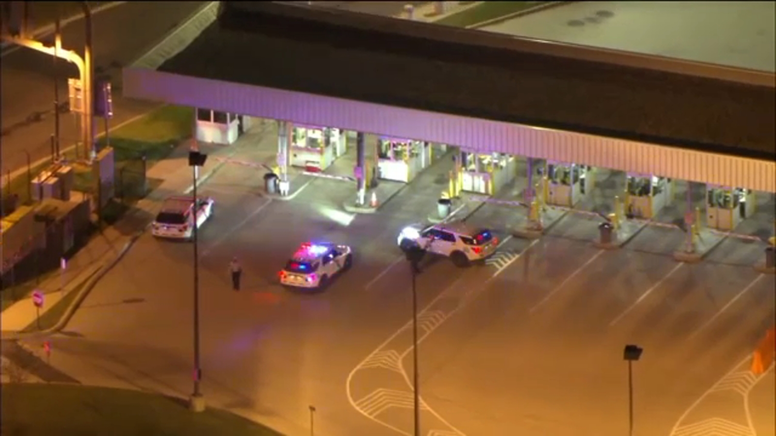 1 officer dead 1 injured after shooting in parking garage at Philadelphia International Airport