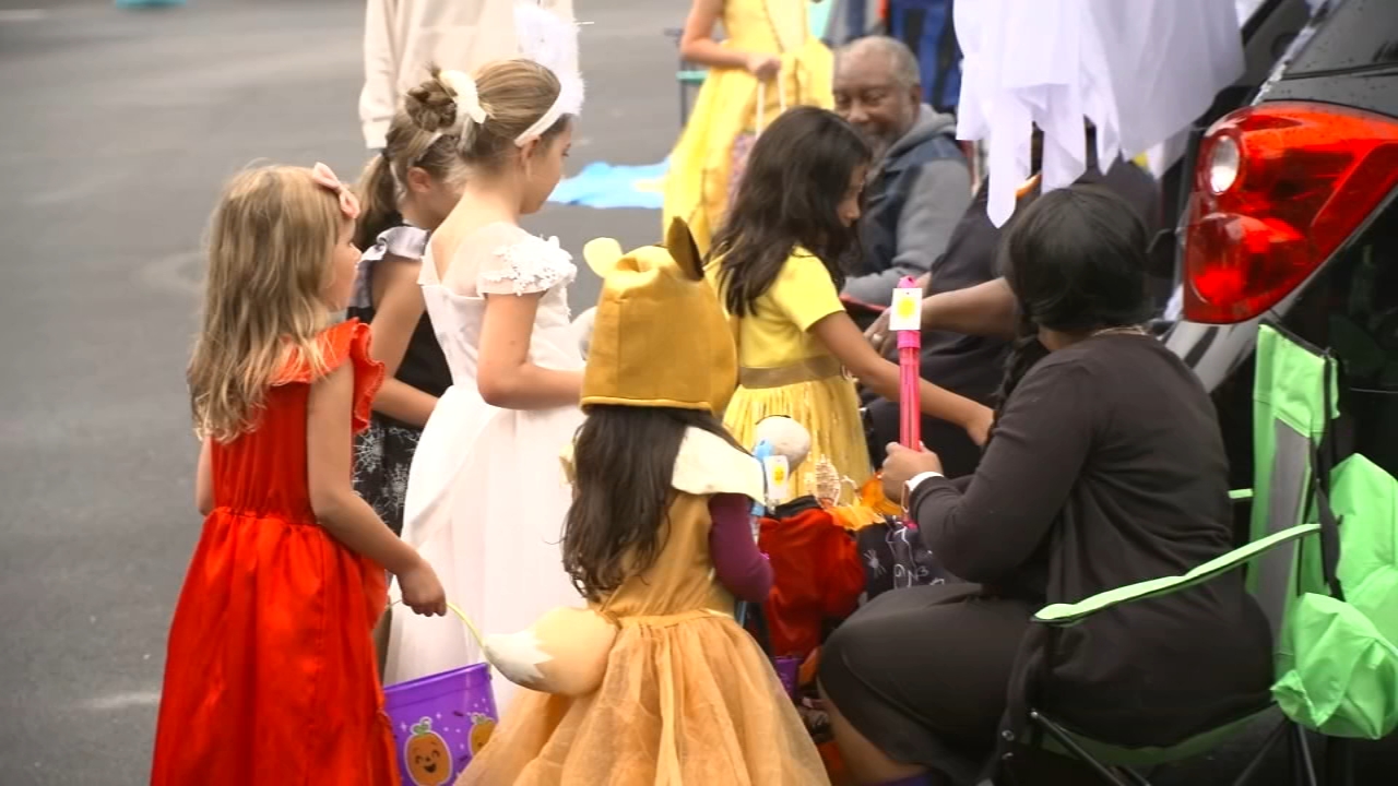 Hedingham community hosts 'Trunk or Treat' event
