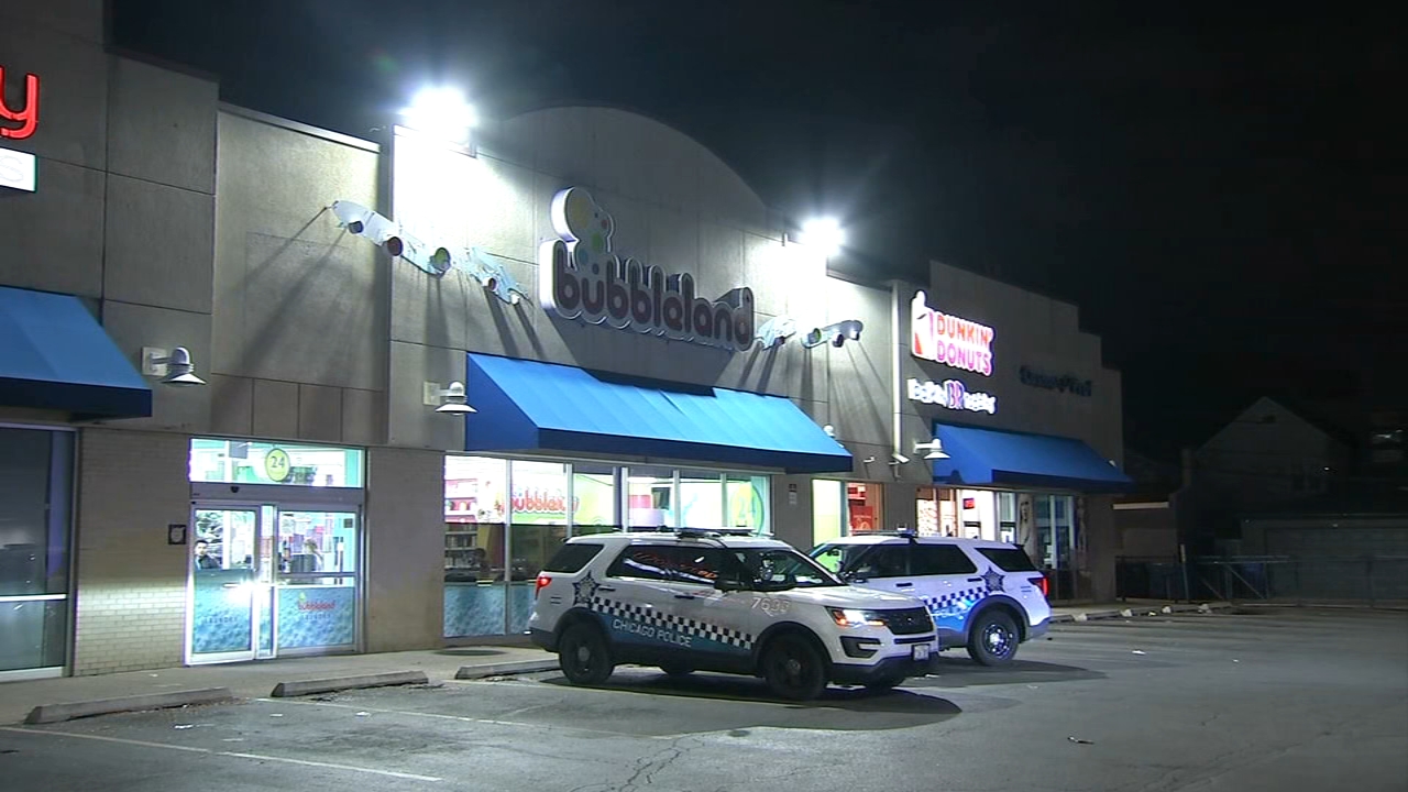 Woman stabbed, critically injured inside NW Side laundromat: police