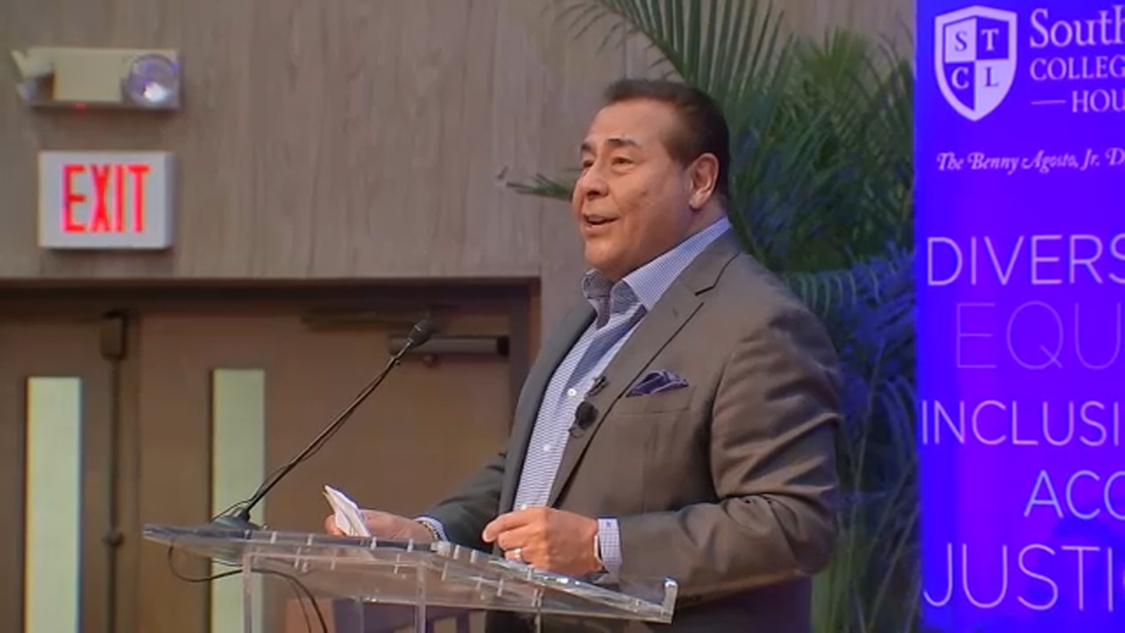 ABC News John Quiones shares inspirational life story with students at South Texas College of Law ABC News John Quiones shares inspirational life story with students at South Texas College of Law