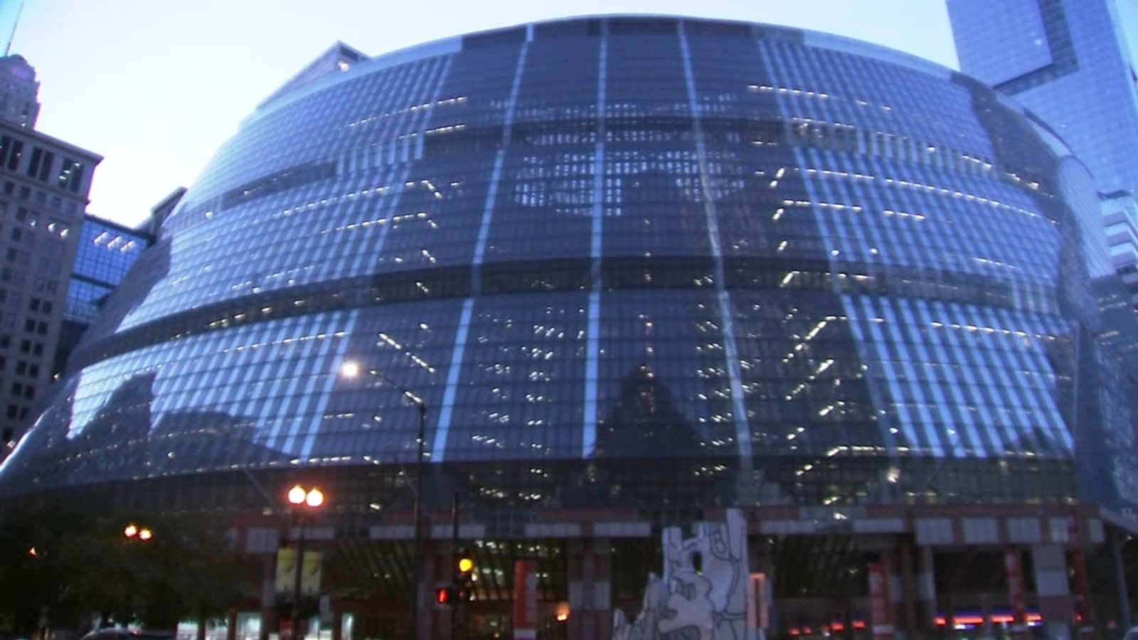 Chicago grants permits for James R. Thompson Center demolition; Google