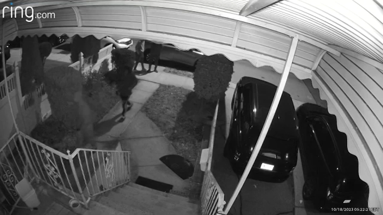 Man Shot During Home Invasion In Robbery In Queens Police Seek 4