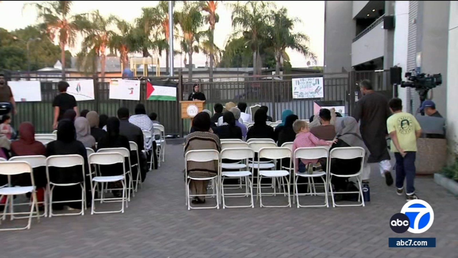 OC Islamic groups hold vigil for Muslim boy fatally stabbed in Illinois ...