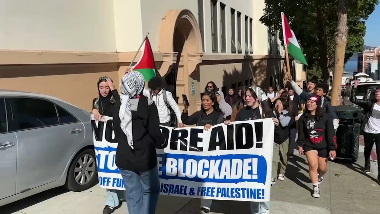 1,500 Bay Area students walk out, calling for ceasefire in Middle East