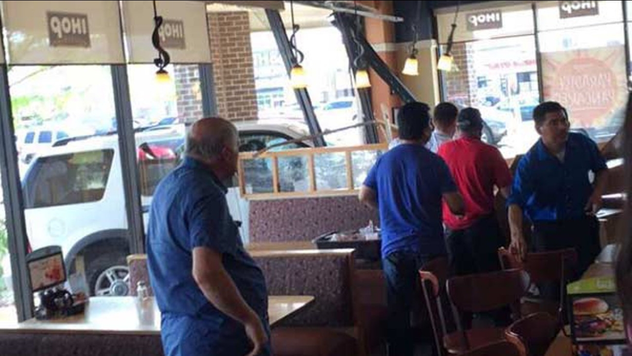 Car slams into IHOP in Norridge; driver injured ABC7 Chicago