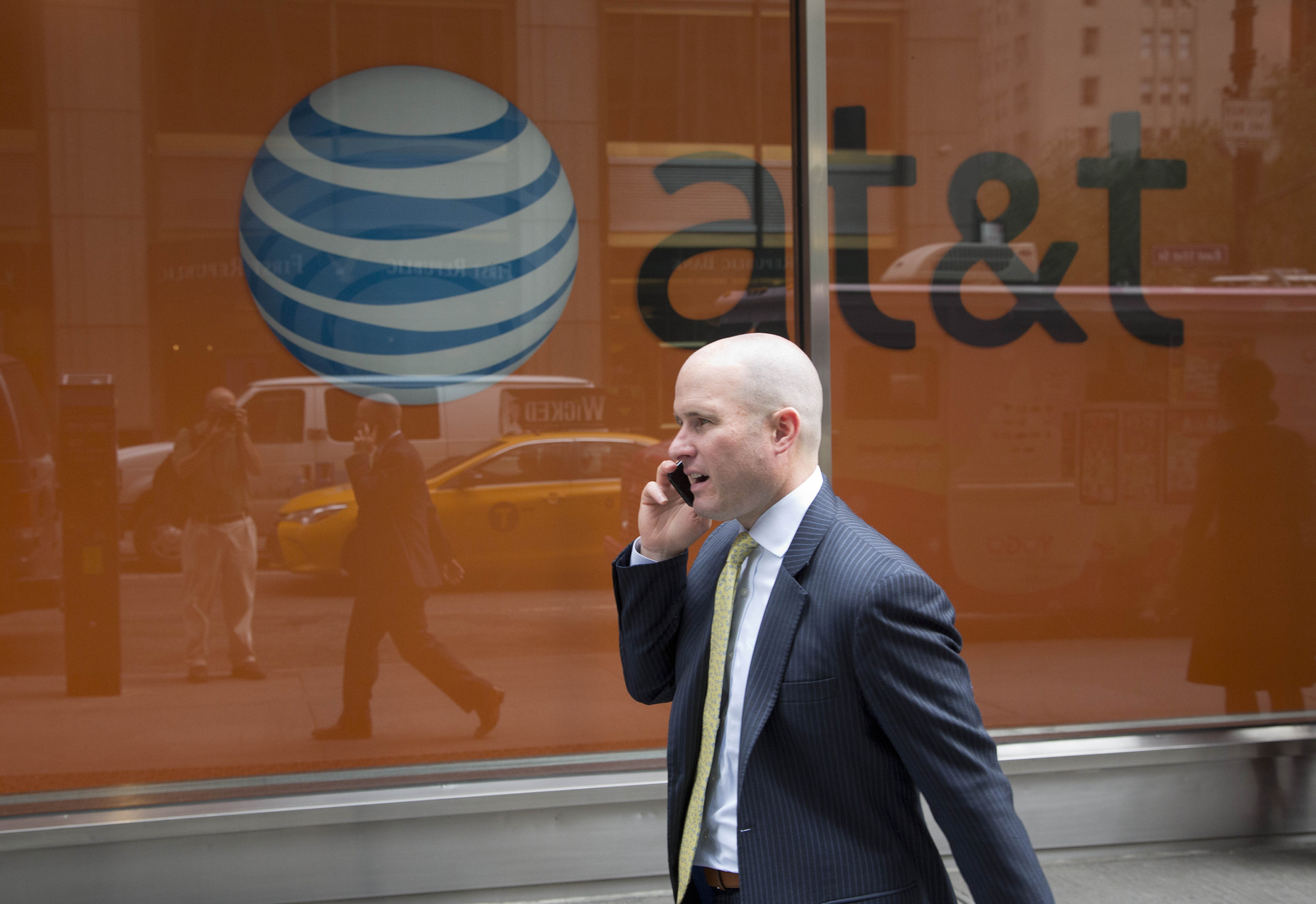 Cell service appears to be working after Houston area ATT customers experience wireless outage Cell service appears to be working after Houston area ATT customers experience wireless outage