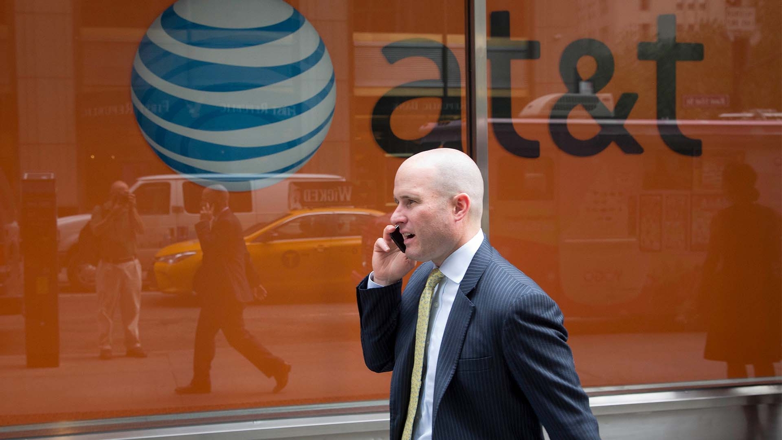 AT&T cell outage Service down? Customers left disconnected in Houston