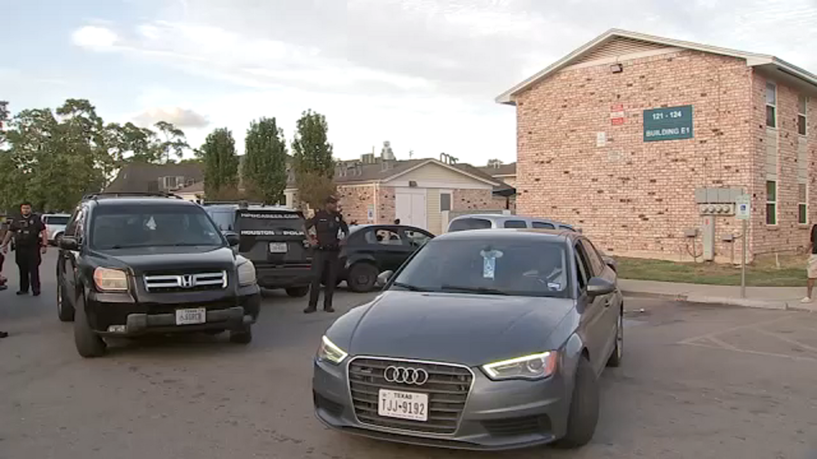 Teen hospitalized after accidentally shooting himself in chest at Fifth Ward apartment police say