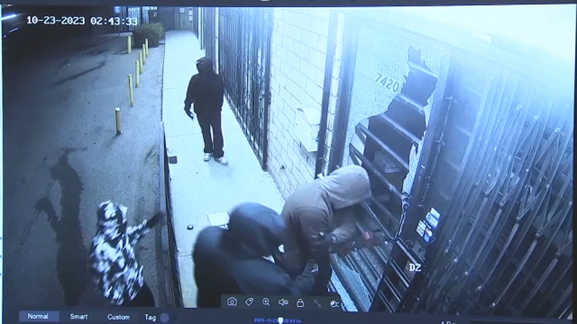 Policía de Los Ángeles investiga robos en farmacias de Tujunga