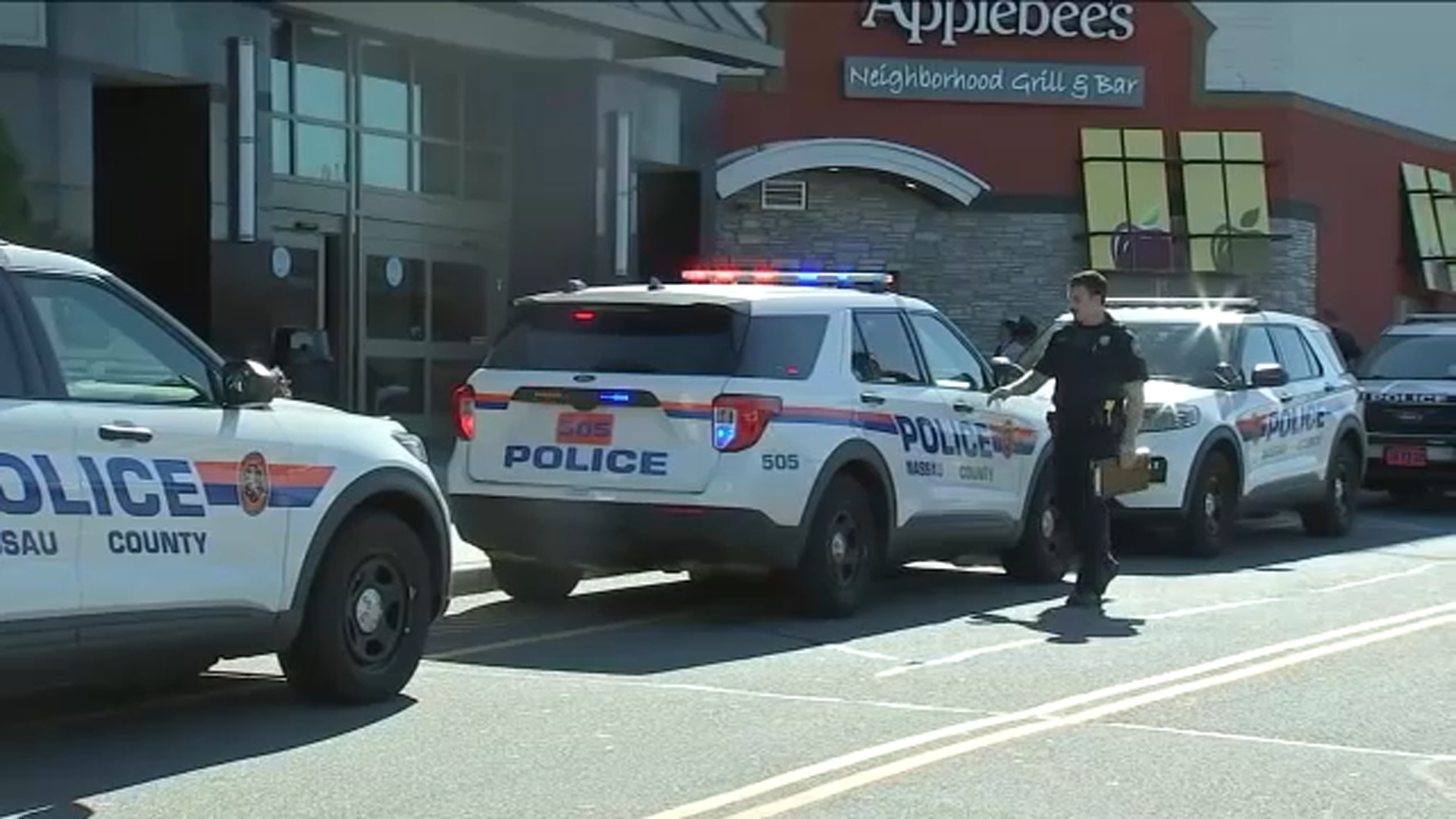 Pantless suspect gets away after shot fired inside Long Island mall