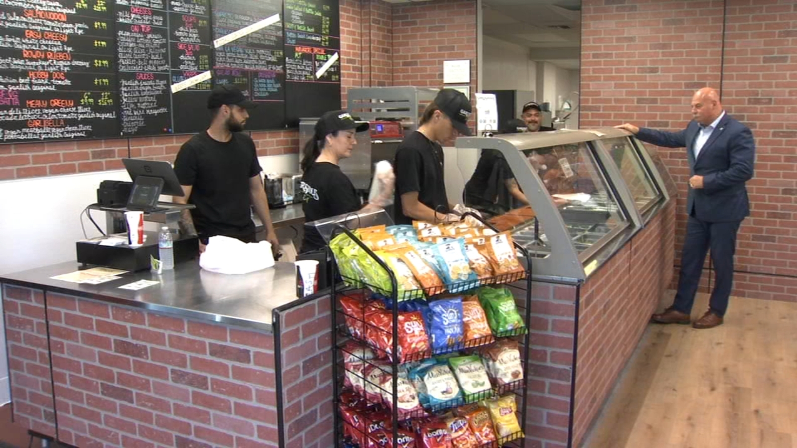 New sandwich shop Garlishious Deli celebrates grand opening in downtown