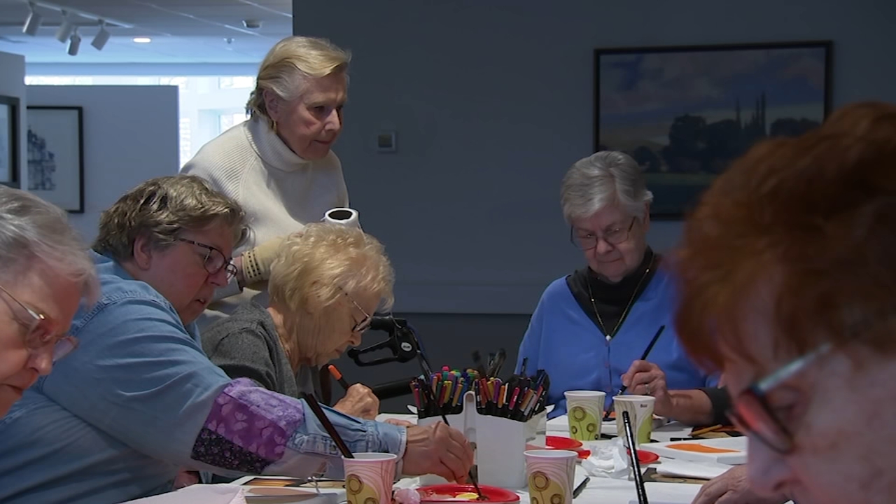 94-year-old woman ignites creativity, friendship through art class