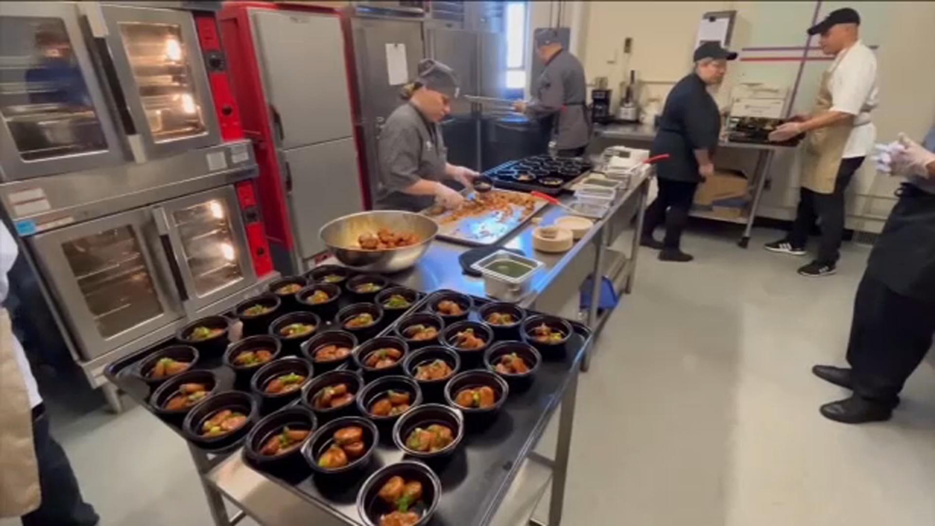 Celebrity chefs help serve healthy meals to NYC's school children
