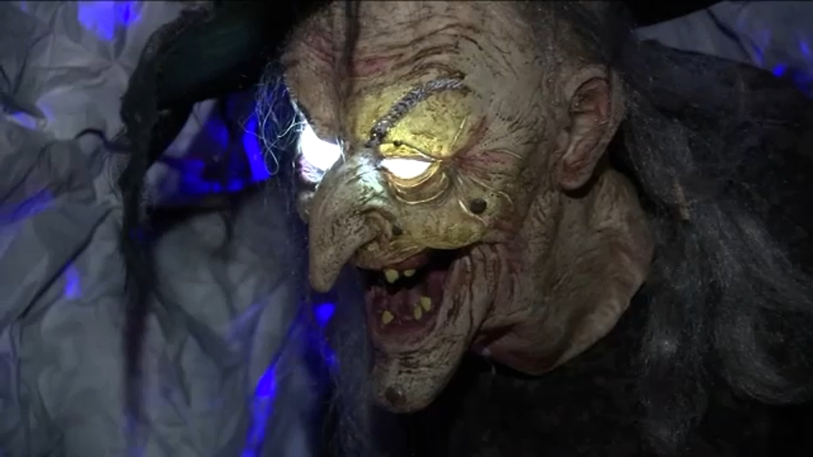 NYPD inspector conjures scariest haunted house in Bayside, Queens for Halloween season - Vimarsana News