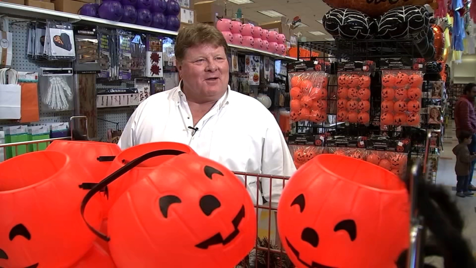 Peninsula party store gets boosts from viral TikTok video after struggling this Halloween