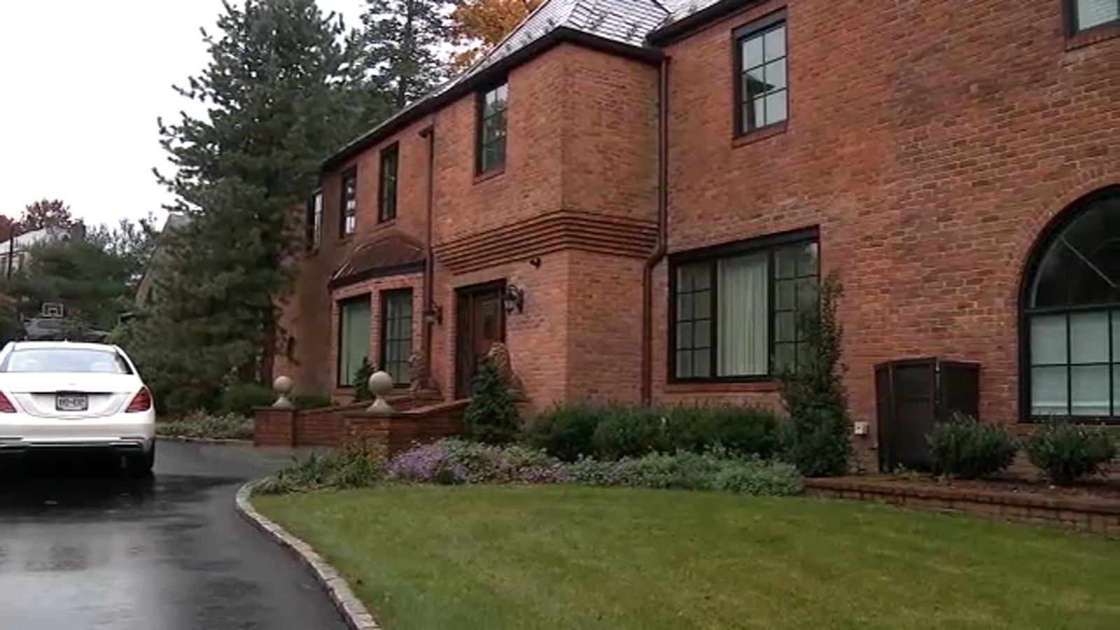 Manhasset, Long Island man allegedly points gun at 6-year-old boy after Halloween goody bag brought to wrong house - Vimarsana News