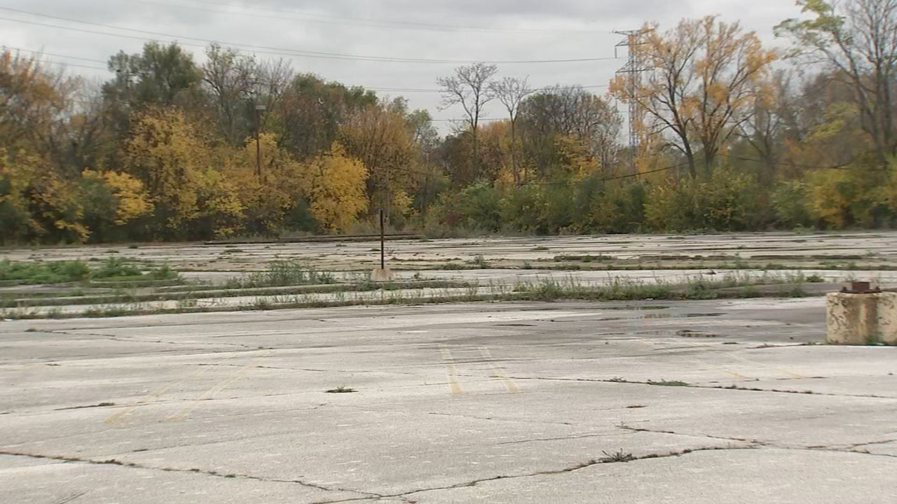 Residents concerned about plans for migrant shelter on Far South Side