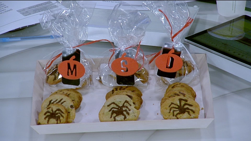 Here's how to make the perfect Halloween spider cookies