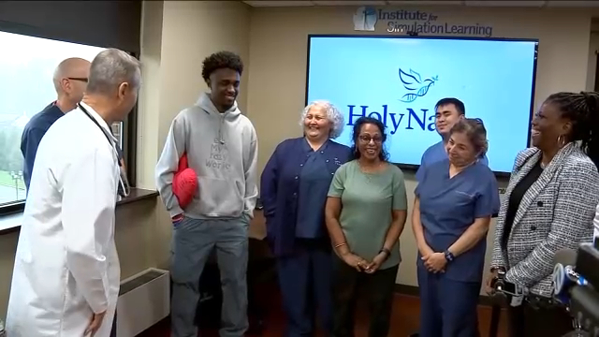 Man who underwent 90-minute CPR procedure reunites with doctors