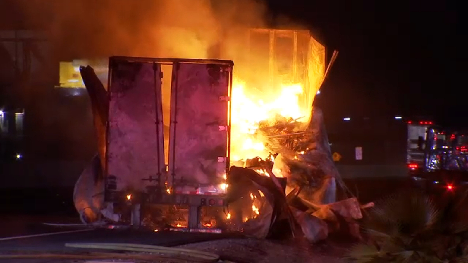 Trailer fire causes traffic backup on Highway 99 in Tulare County - Vimarsana News
