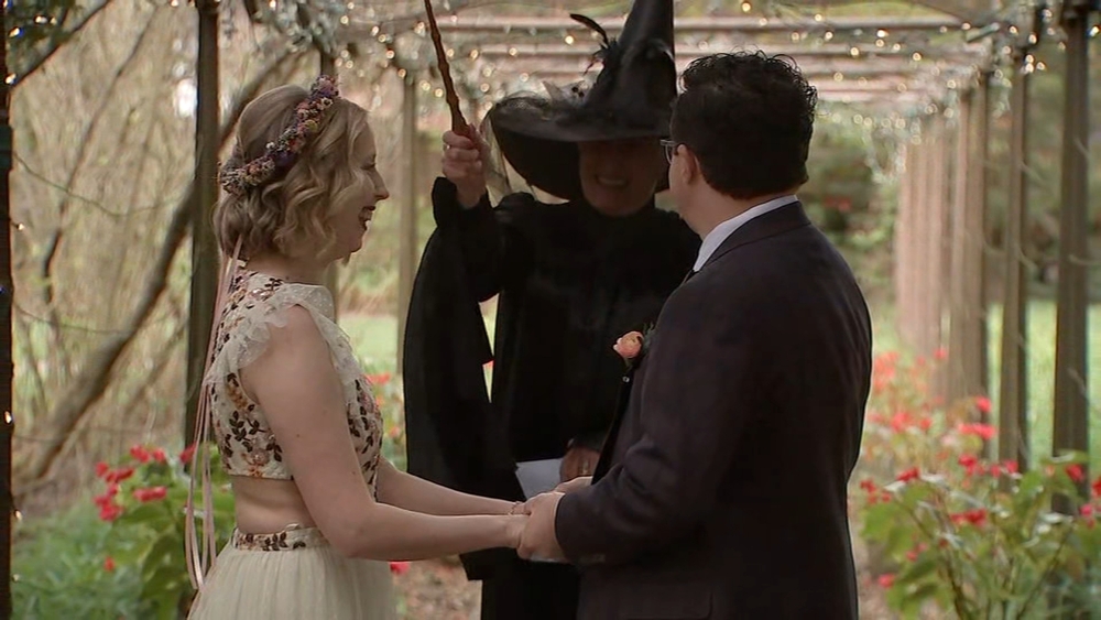 'Till death do us part': Couples host weddings in 'haunted' mansion
