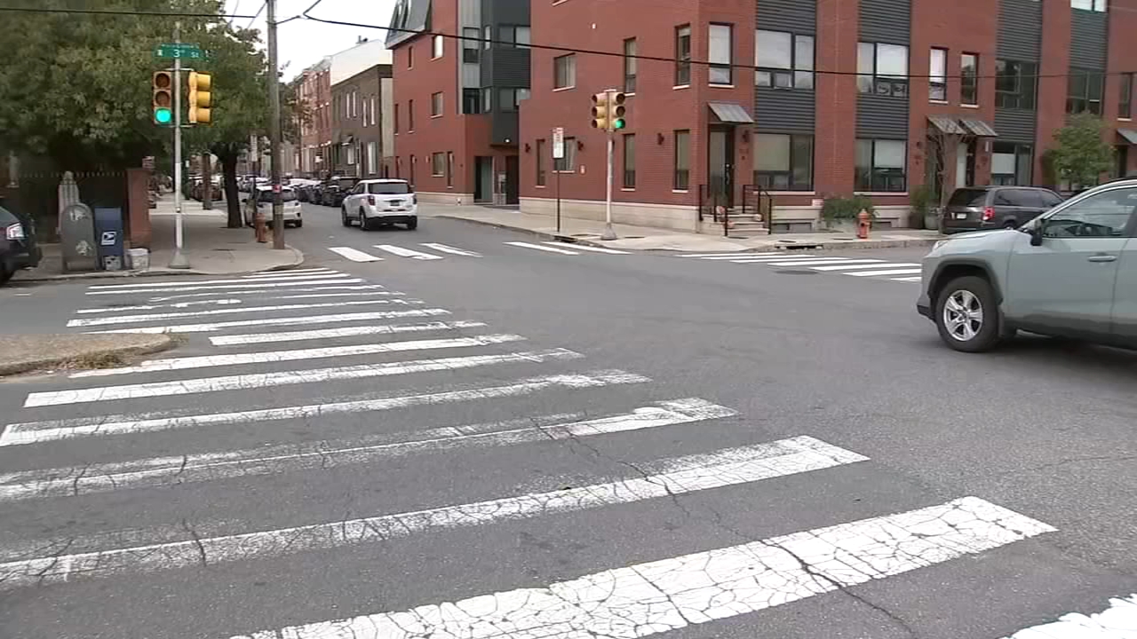 2 carjackings minutes apart on same street in South Philly: police