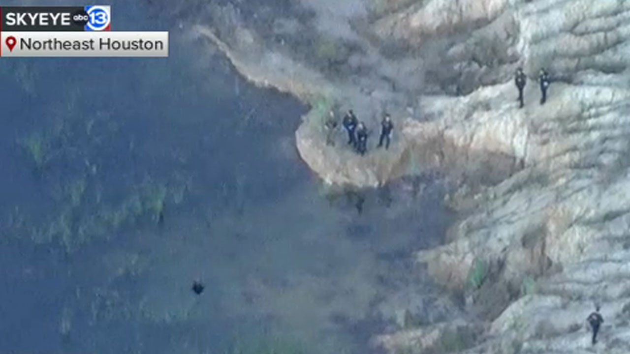 Chase suspect fished out of NE Houston pond after refusing to get out