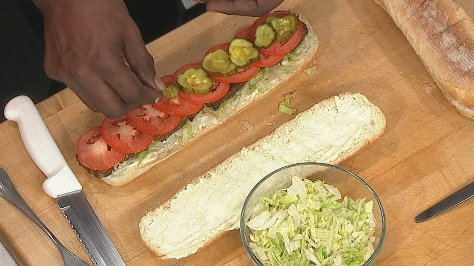 Daisy's PoBoy Hyde Park offers Louisiana food at Chicago restaurant