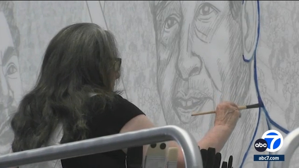'Painting in the River of Angels' shows art created in real time