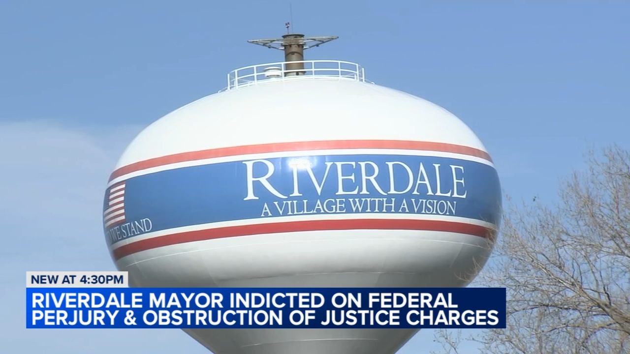 Suburban mayor indicted on perjury, obstruction charges: prosecutors