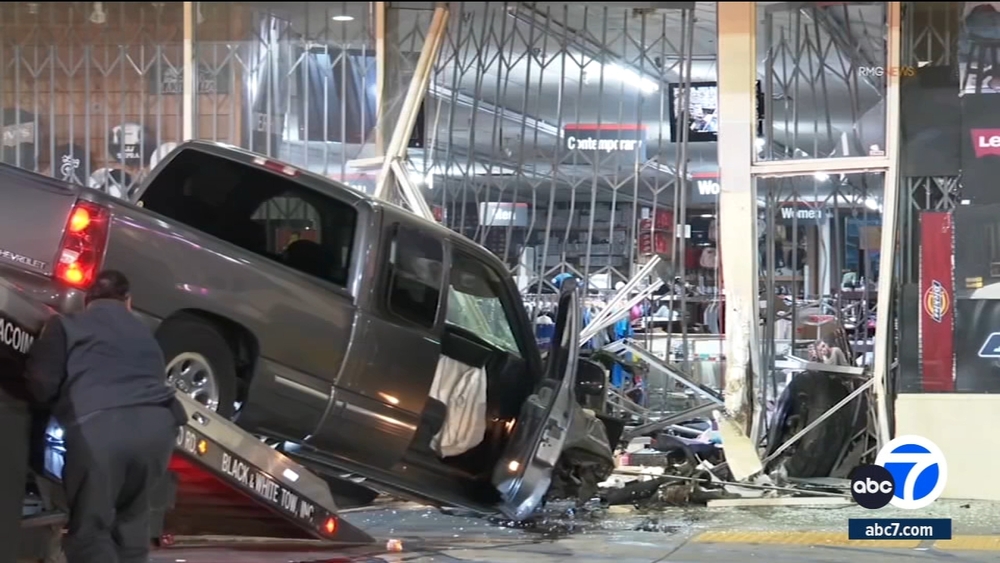 Suspects ram stolen car into Arleta store before burglary