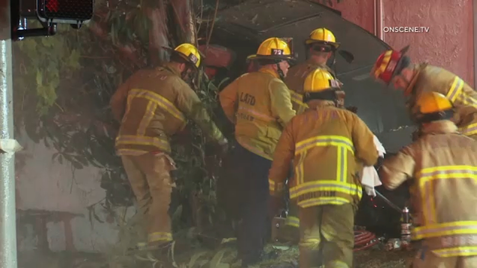 Off-duty LAPD officer ID'd as 1 of 2 people killed in Northridge crash; DUI suspect among 3 injured - Vimarsana News