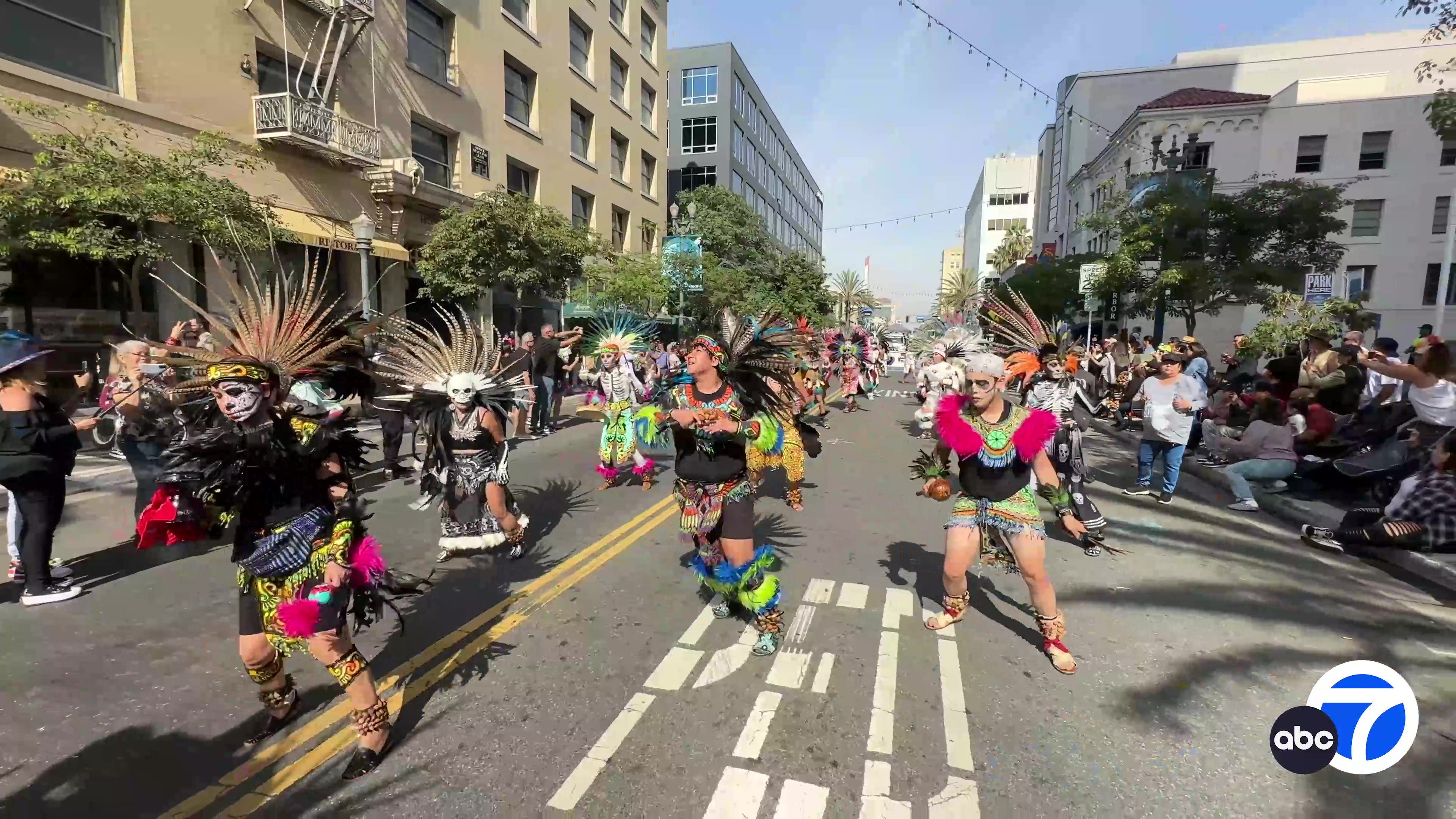 Long Beach celebra el Día de los Muertos con un desfile y festival 