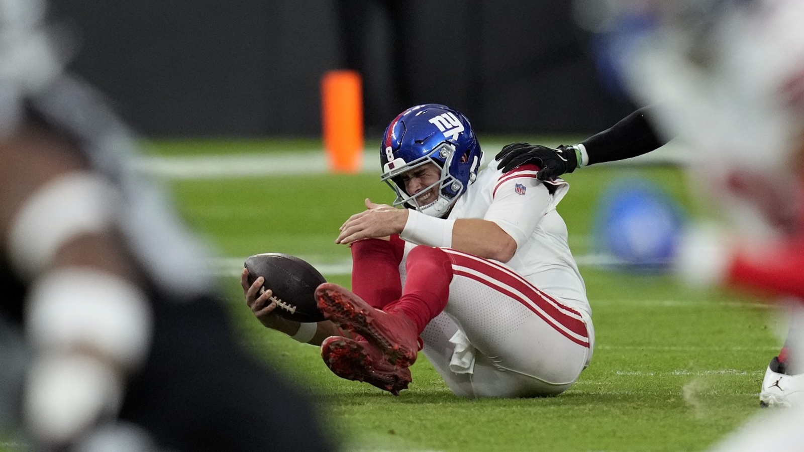 New York Giants confirm QB Daniel Jones has torn ACL in his right knee, done for the season - Vimarsana News