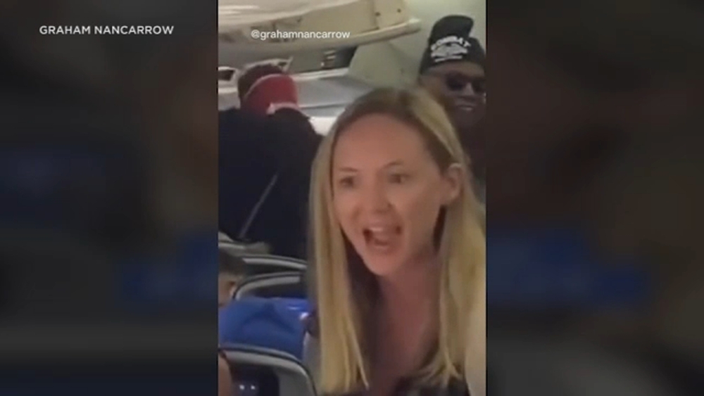 Video: Airline passengers fight over right to recline seats