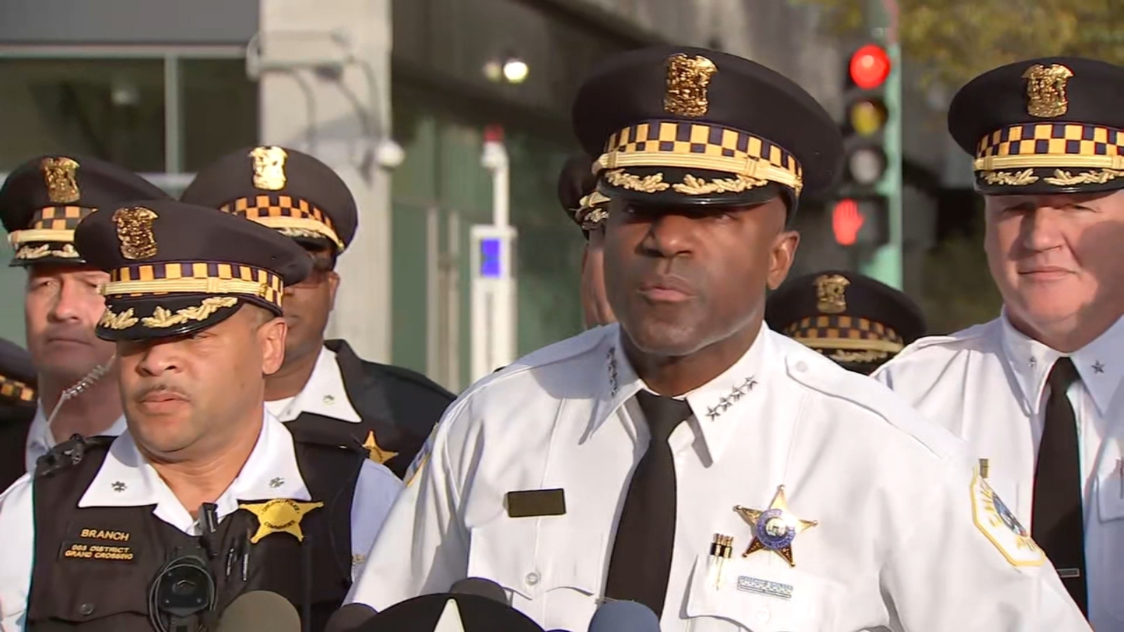 Chicago shooting injures CPD officer on South Dante Avenue in Grand Crossing, police say - Vimarsana News