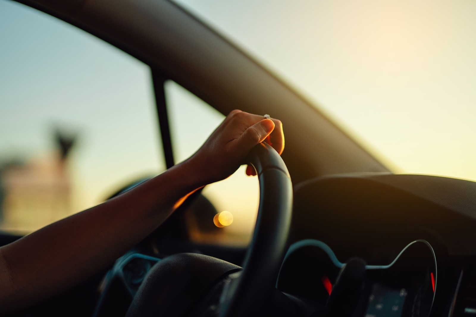 The federal government warns drivers to stop decorating their steering wheels with rhinestones, which can cause serious injuries - Vimarsana News
