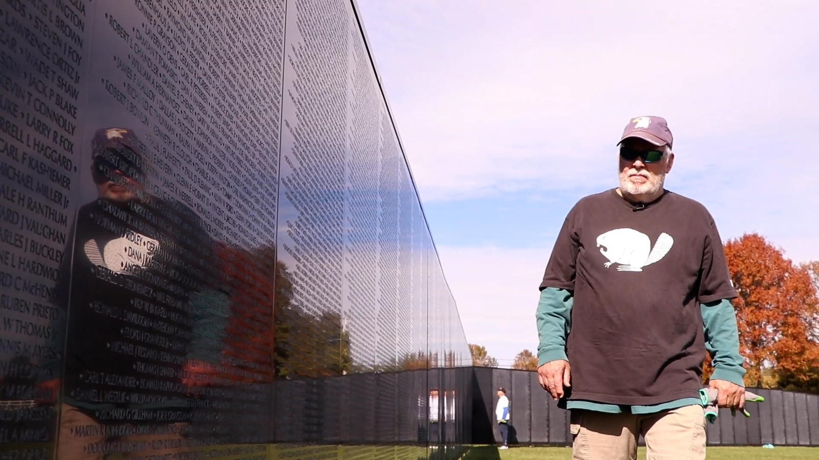 Volunteers, veterans, and families who lost loved ones help to bring 'The Wall That Heals' to community - Vimarsana News