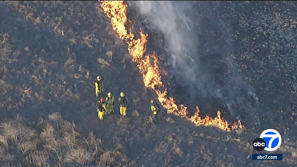 Brush fire burns 8 acres off 15 Freeway in Eastvale