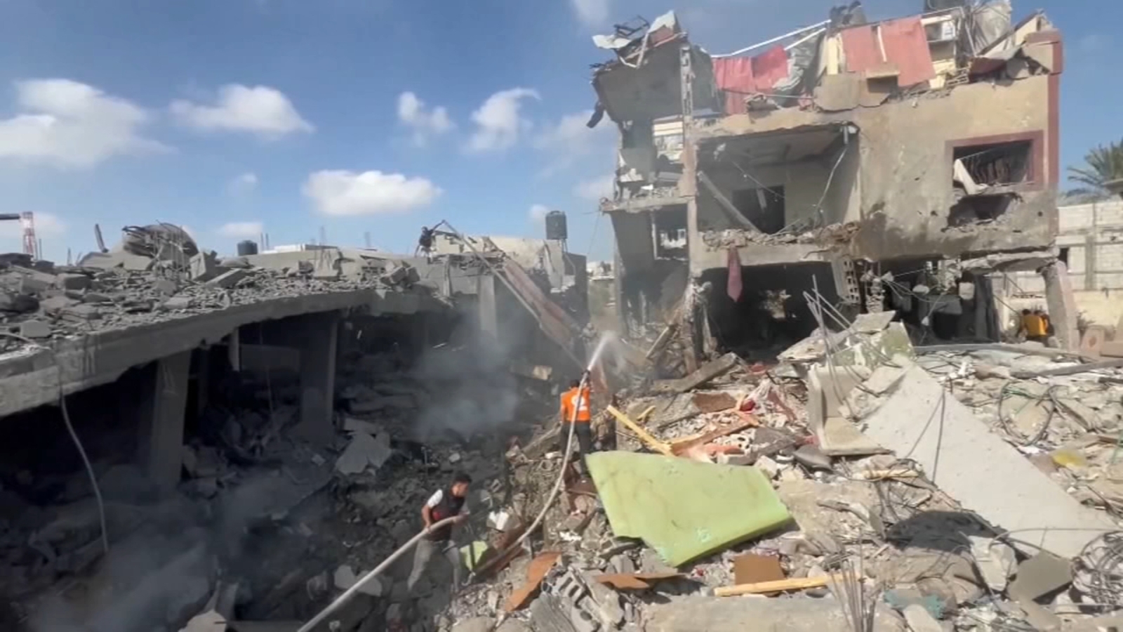 Israel-Hamas war: Thousands sheltering at Gaza City's hospitals flee as Israel-Hamas war closes in - Vimarsana News