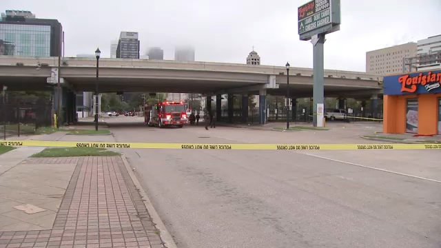6 killed in crash after driver runs red light downtown, HPD says