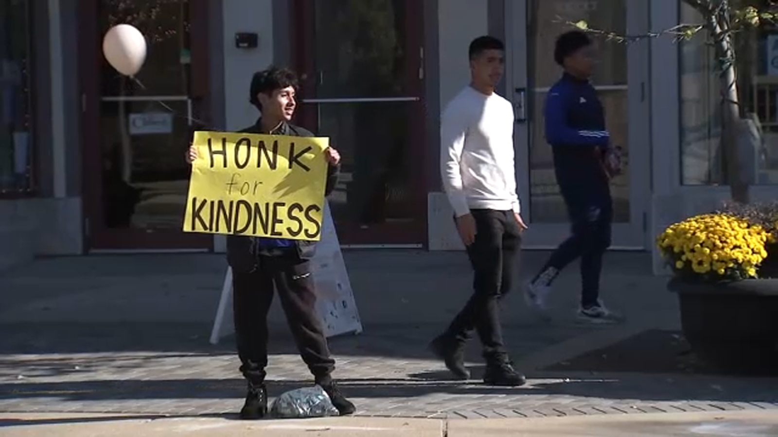 Southwest suburban high school students share random acts of kindness ahead of World Kindness Day Southwest suburban high school students share random acts of kindness ahead of World Kindness Day
